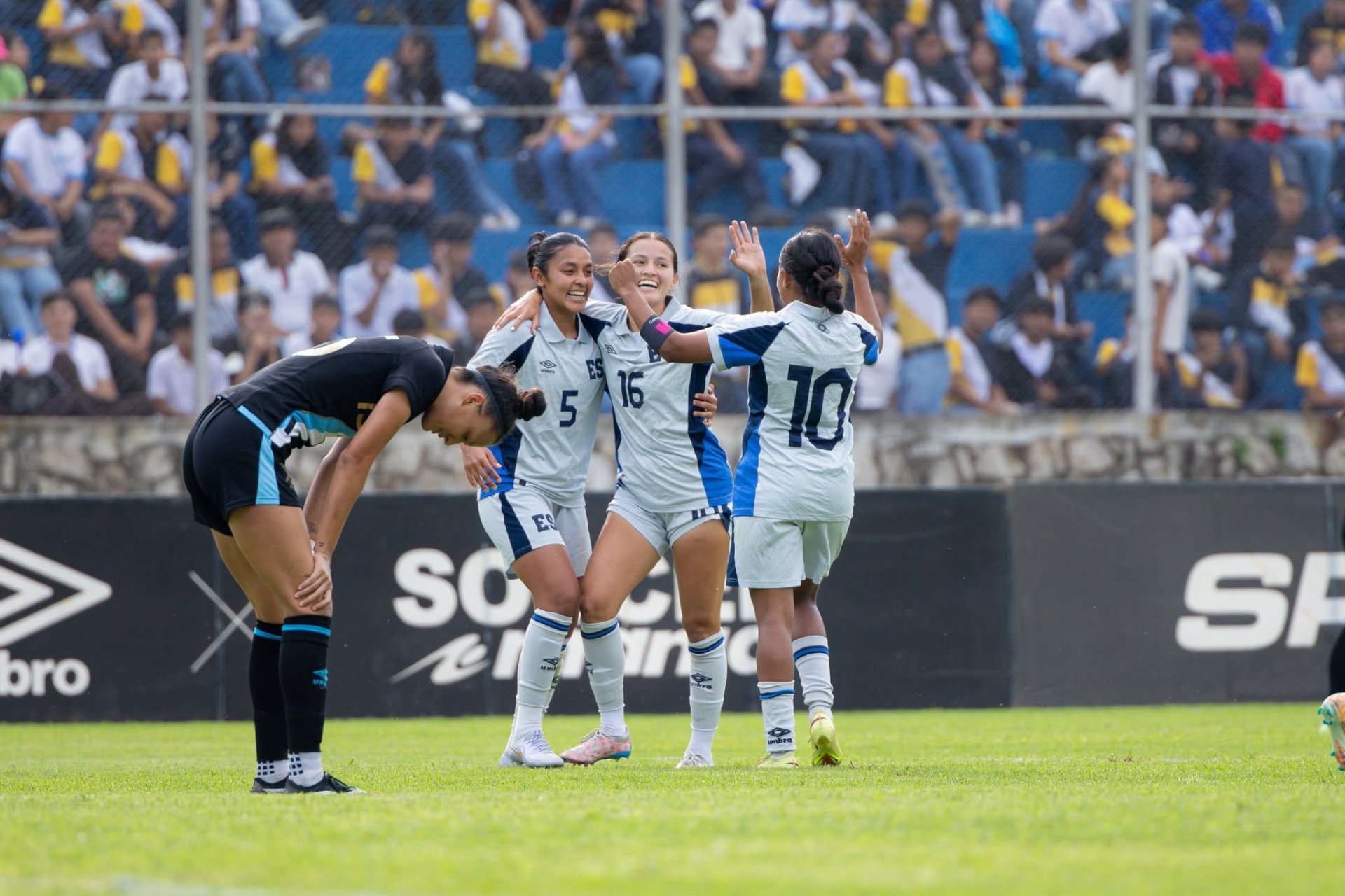 Guatemala sufre severa goleada ante El Salvador y expone deficiencias en su proyecto femenino Guatemala sufre severa goleada ante El Salvador y expone deficiencias en su proyecto femenino