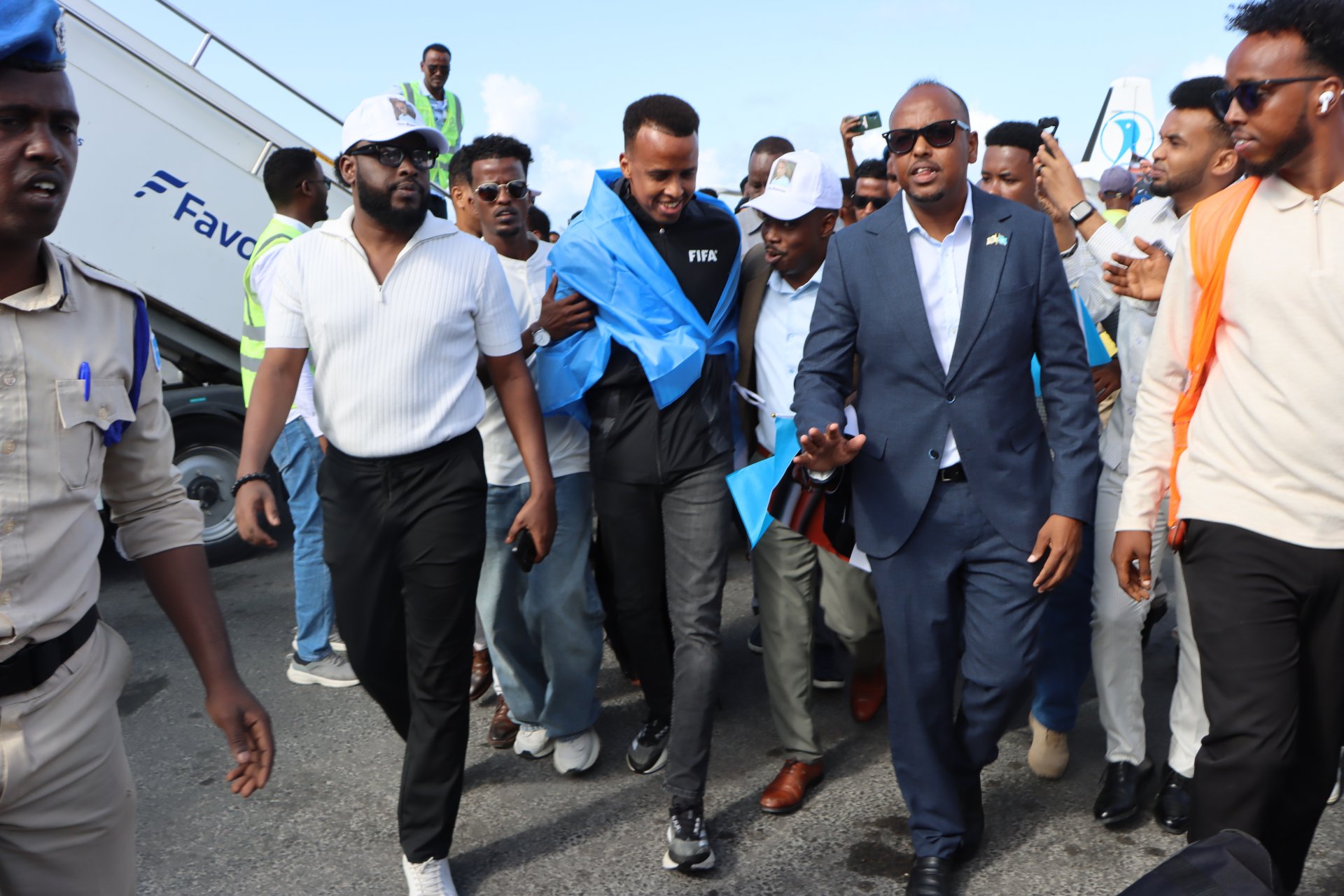 Árbitro somalí excluido del Mundial 2026 regresa a Somalia como símbolo de perseverancia Árbitro somalí excluido del Mundial 2026 regresa a Somalia como símbolo de perseverancia