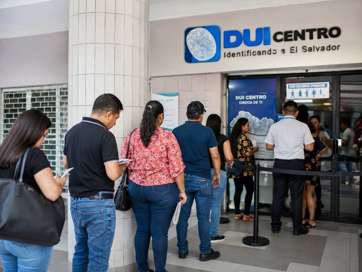 DUI Centros amplían horarios en El Salvador para facilitar trámites de identidad DUI Centros amplían horarios en El Salvador para facilitar trámites de identidad