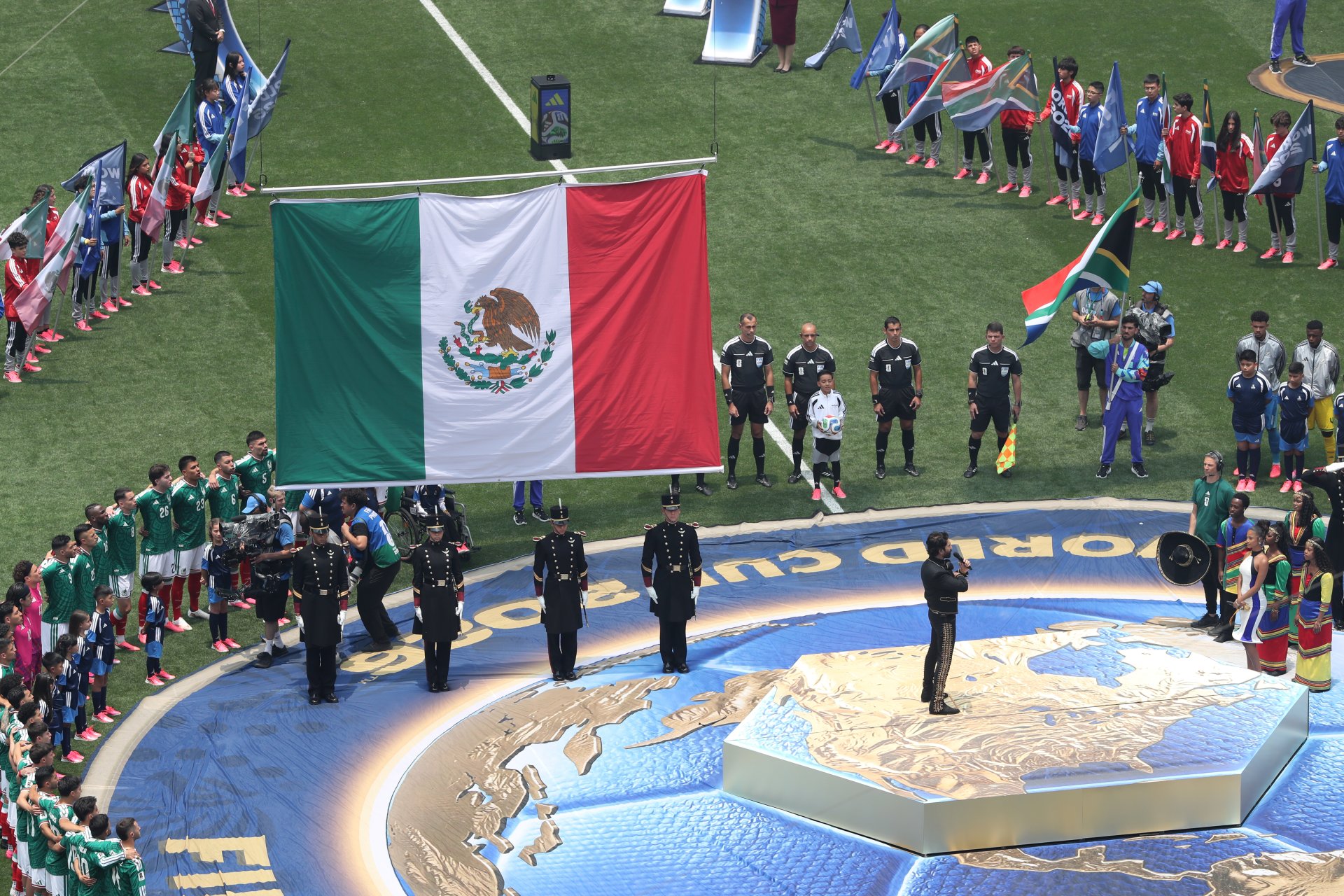 Alejandro Fernández expresa nerviosismo al interpretar el Himno Nacional en la inauguración del Mundial 2026 Alejandro Fernández expresa nerviosismo al interpretar el Himno Nacional en la inauguración del Mundial 2026
