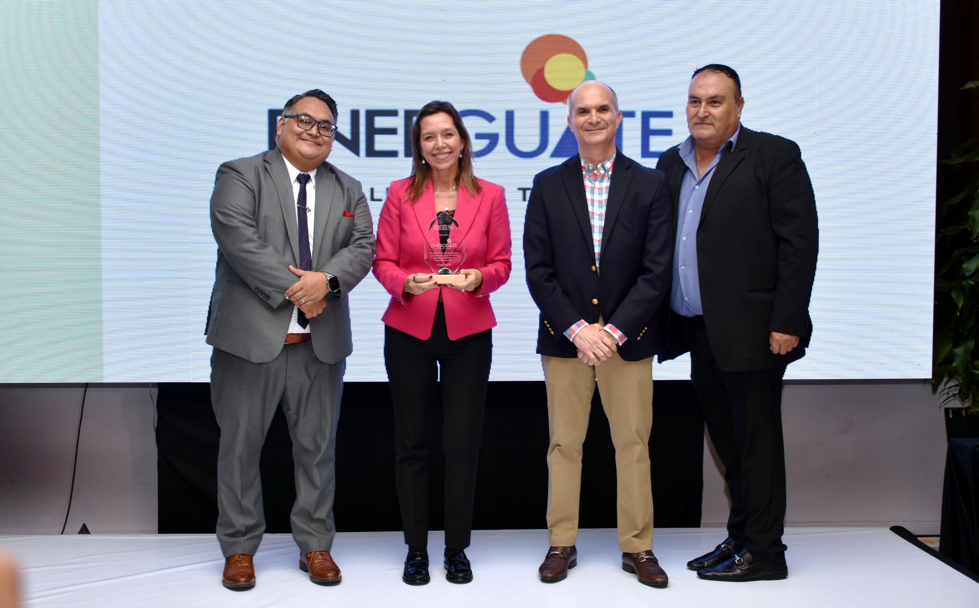 ENERGUATE es reconocida por su liderazgo en sostenibilidad y aporte social en Guatemala ENERGUATE es reconocida por su liderazgo en sostenibilidad y aporte social en Guatemala