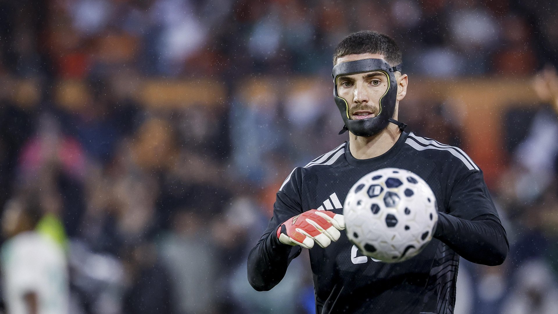Luca Zidane y su máscara: ¿Por qué el hijo de la leyenda francesa jugará el Mundial con Argelia? Luca Zidane y su máscara: ¿Por qué el hijo de la leyenda francesa jugará el Mundial con Argelia?