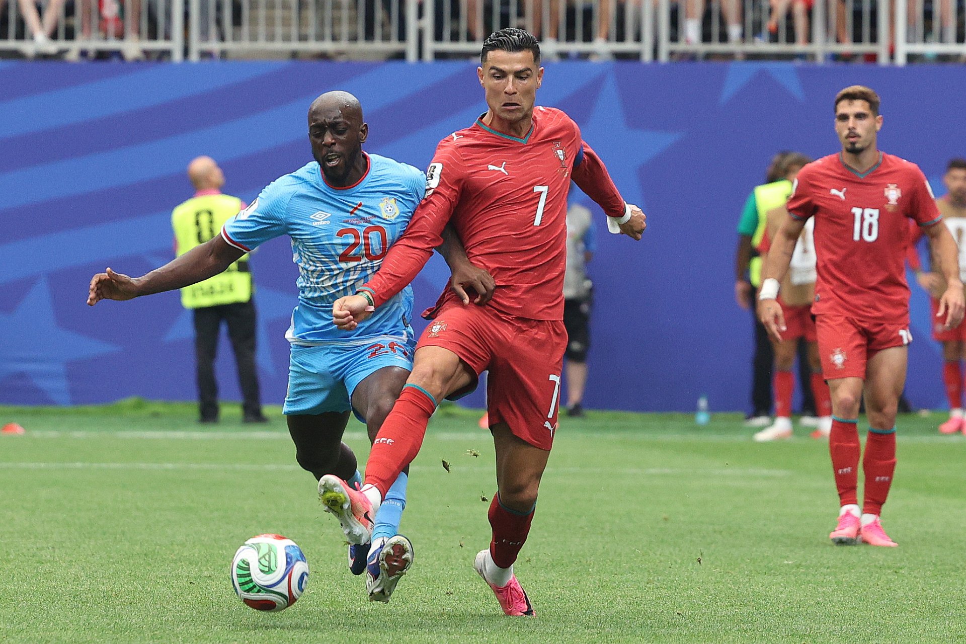 Del ataque con ácido al primer gol de RD Congo en un Mundial: la historia de Yoane Wissa Del ataque con ácido al primer gol de RD Congo en un Mundial: la historia de Yoane Wissa