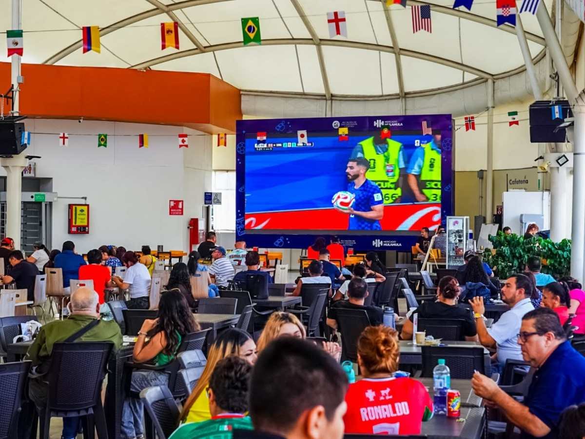 Salvadoreños viven la emoción del Mundial en espacios públicos Salvadoreños viven la emoción del Mundial en espacios públicos