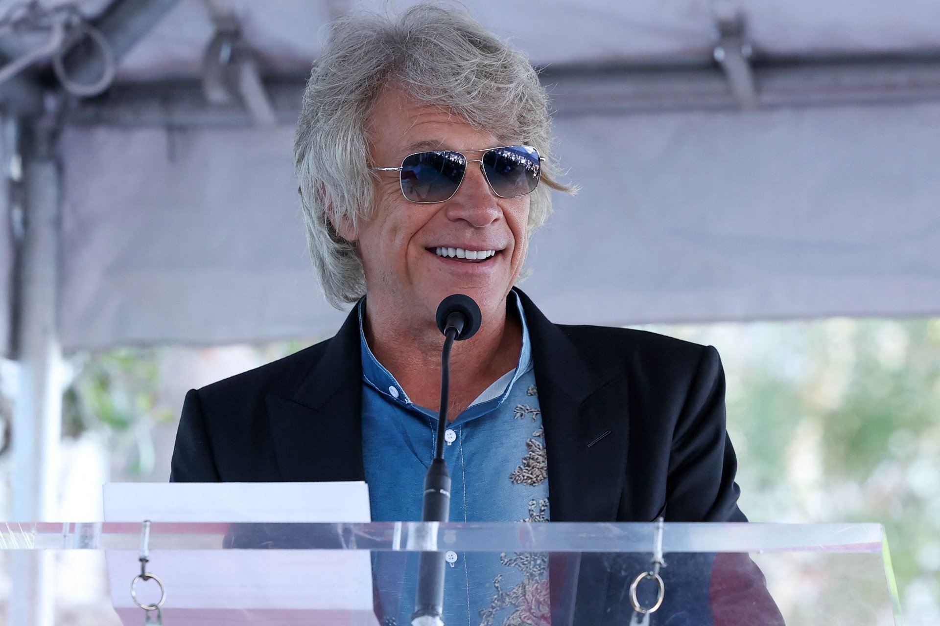 Jon Bon Jovi revela cómo una cirugía en las cuerdas vocales cambió su vida y su carrera Jon Bon Jovi revela cómo una cirugía en las cuerdas vocales cambió su vida y su carrera