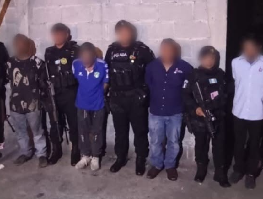 Diez capturados y más de Q15 mil decomisados en operativos contra el narcomenudeo Diez capturados y más de Q15 mil decomisados en operativos contra el narcomenudeo