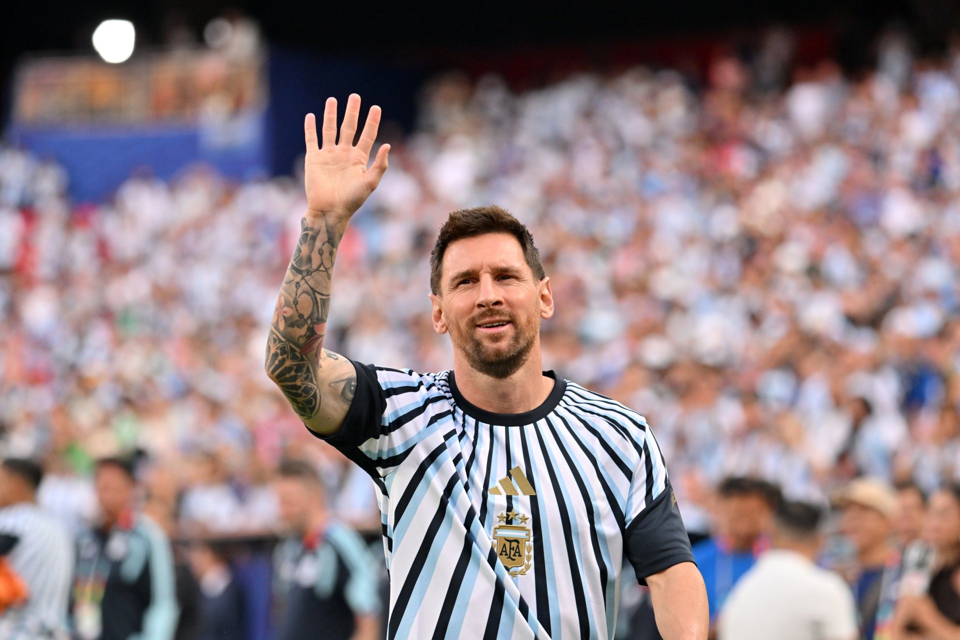 Una peculiar fotografía: el gesto de Messi con un jugador de Argelia tras ganar 3-0 en el Mundial 2026 Una peculiar fotografía: el gesto de Messi con un jugador de Argelia tras ganar 3-0 en el Mundial 2026