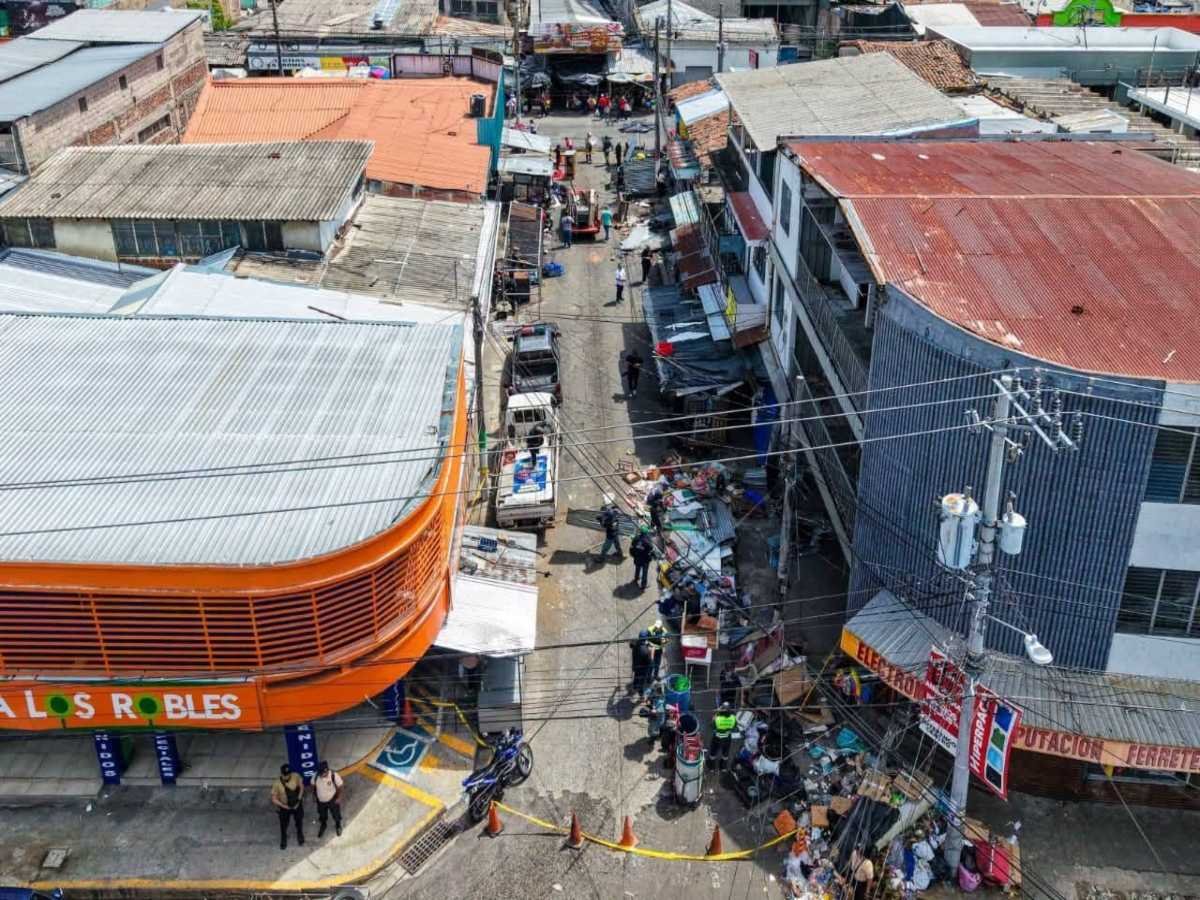 Intervienen 8.ª Avenida Norte en Soyapango y reubican a vendedores Intervienen 8.ª Avenida Norte en Soyapango y reubican a vendedores