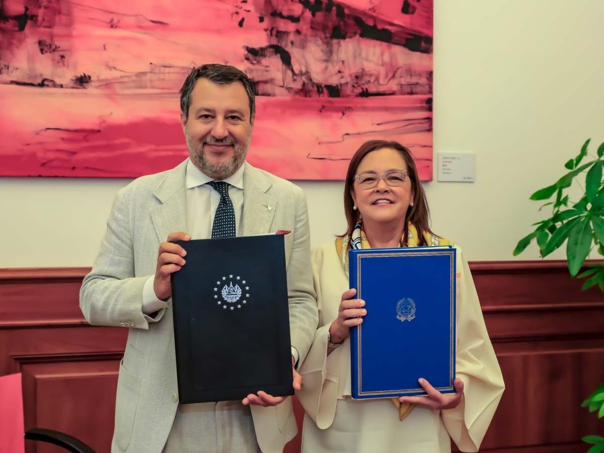 El Salvador e Italia firman acuerdo para reconocer licencias de conducir en ambos países El Salvador e Italia firman acuerdo para reconocer licencias de conducir en ambos países