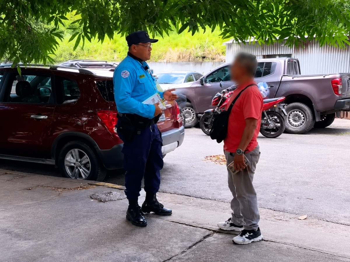 Verifican cobros de parqueo en espacios públicos sin autorización Verifican cobros de parqueo en espacios públicos sin autorización