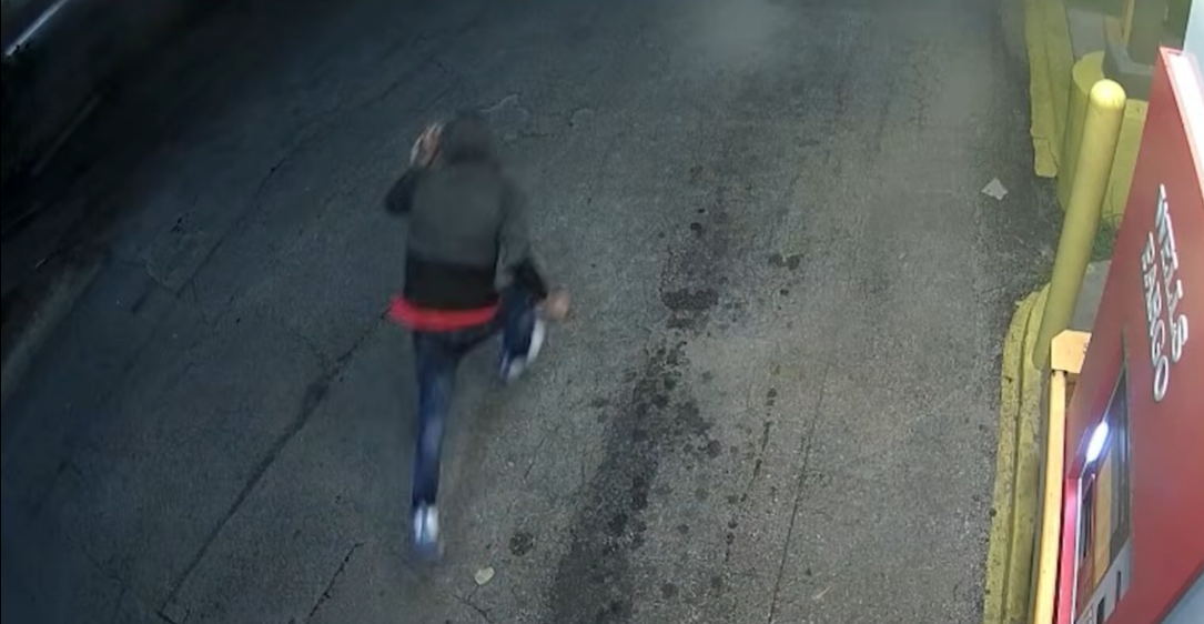 El video clave en Texas: así huyó el sospechoso tras el asesinato de un mecánico centroamericano El video clave en Texas: así huyó el sospechoso tras el asesinato de un mecánico centroamericano