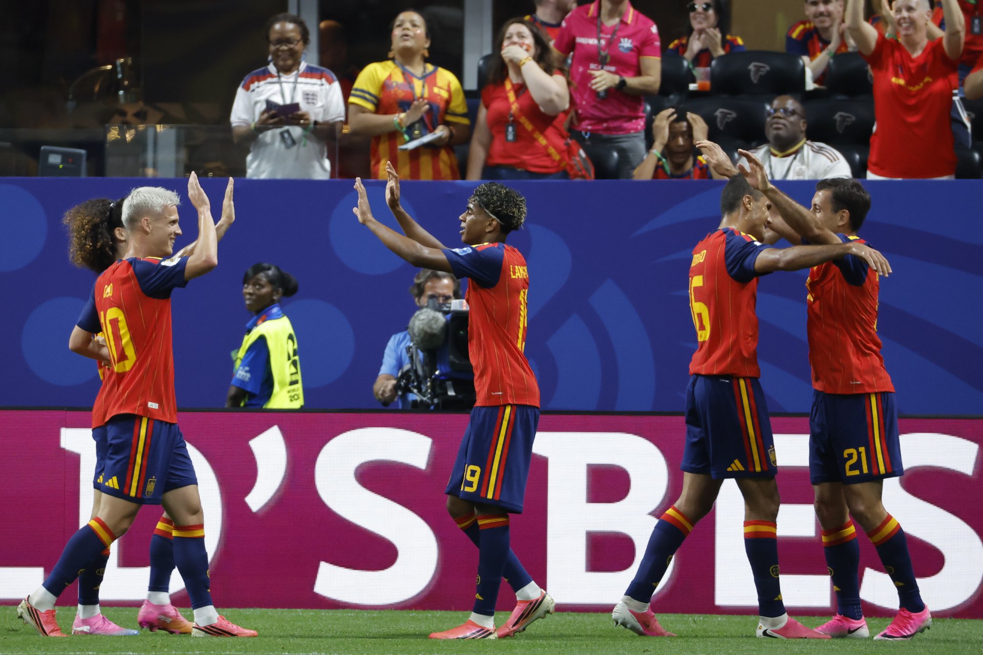 España golea a Arabia Saudita con el primer gol mundialista de Lamine Yamal y un doblete de Mikel Oyarzabal España golea a Arabia Saudita con el primer gol mundialista de Lamine Yamal y un doblete de Mikel Oyarzabal