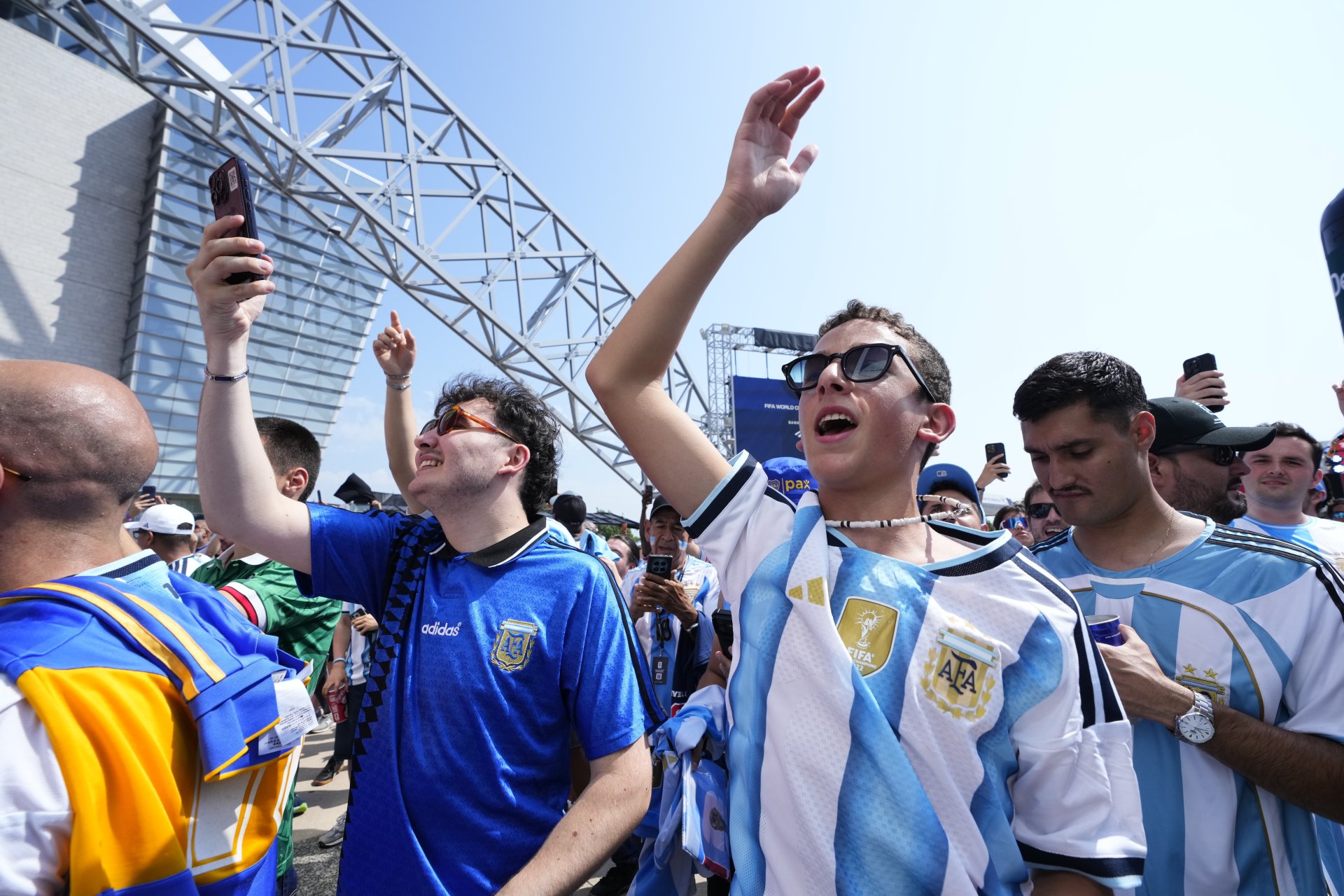 Messi desata la locura en Dallas: aficionados pagan hasta US$1,500 por un boleto para ver a Argentina Messi desata la locura en Dallas: aficionados pagan hasta US$1,500 por un boleto para ver a Argentina
