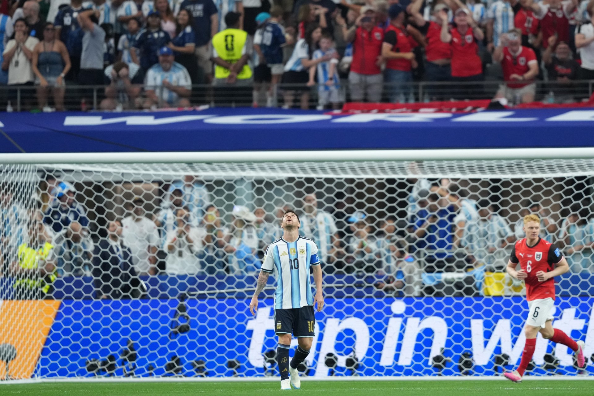 Video: así fue el penal que Messi falló ante Austria y que le impidió romper un récord mundialista Video: así fue el penal que Messi falló ante Austria y que le impidió romper un récord mundialista