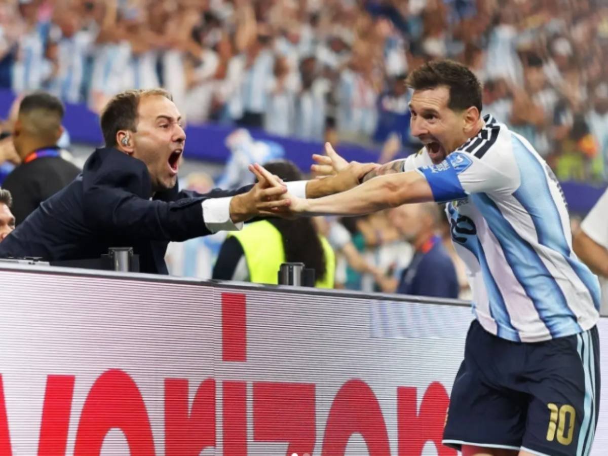 Joaquín Bruno, el periodista argentino que vivió un festejo viral con Messi en el Mundial