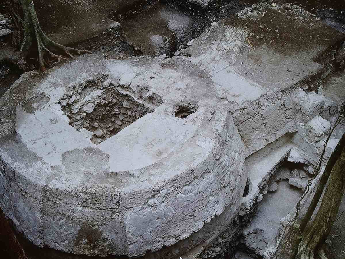 Hallan en Guatemala una estructura ritual maya de hace 2,000 años