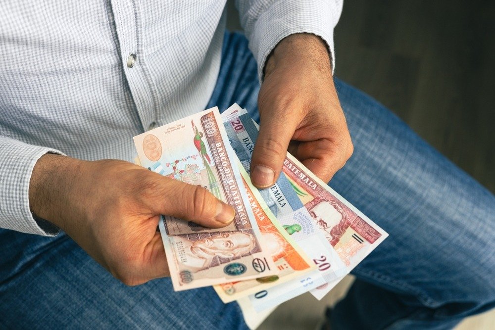 Nueve de cada 10 hogares en Guatemala usan efectivo para compras y cobro de remesas, según encuesta del INE Nueve de cada 10 hogares en Guatemala usan efectivo para compras y cobro de remesas, según encuesta del INE