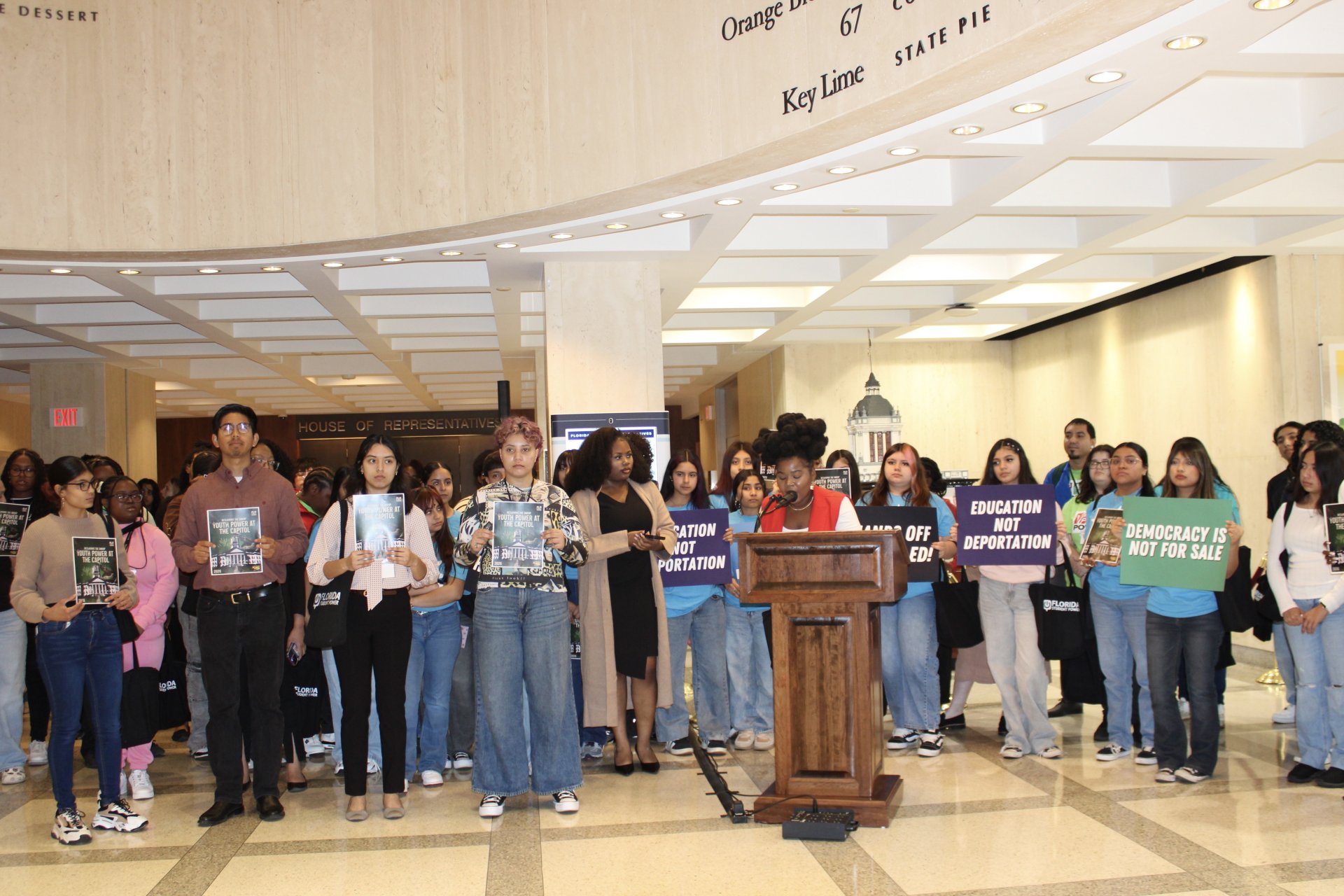 ¿Por qué Florida prohibirá que inmigrantes indocumentados se matriculen en colegios universitarios públicos? ¿Por qué Florida prohibirá que inmigrantes indocumentados se matriculen en colegios universitarios públicos?