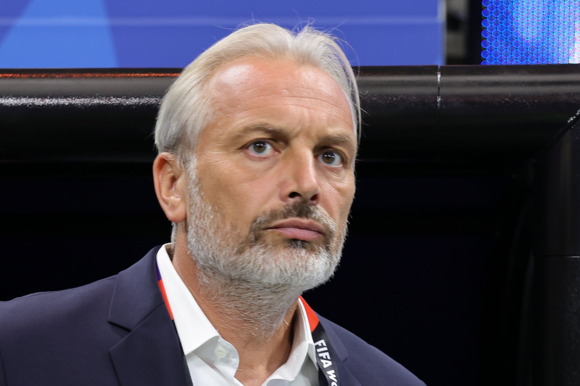 Así fue como el técnico de la RD del Congo se enteró de la muerte de su padre en plena conferencia tras perder contra Inglaterra Así fue como el técnico de la RD del Congo se enteró de la muerte de su padre en plena conferencia tras perder contra Inglaterra