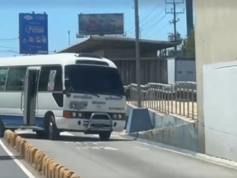 Video exhibe a conductor de la ruta 3, lo multan con $200 por dos faltas de tránsito Video exhibe a conductor de la ruta 3, lo multan con $200 por dos faltas de tránsito