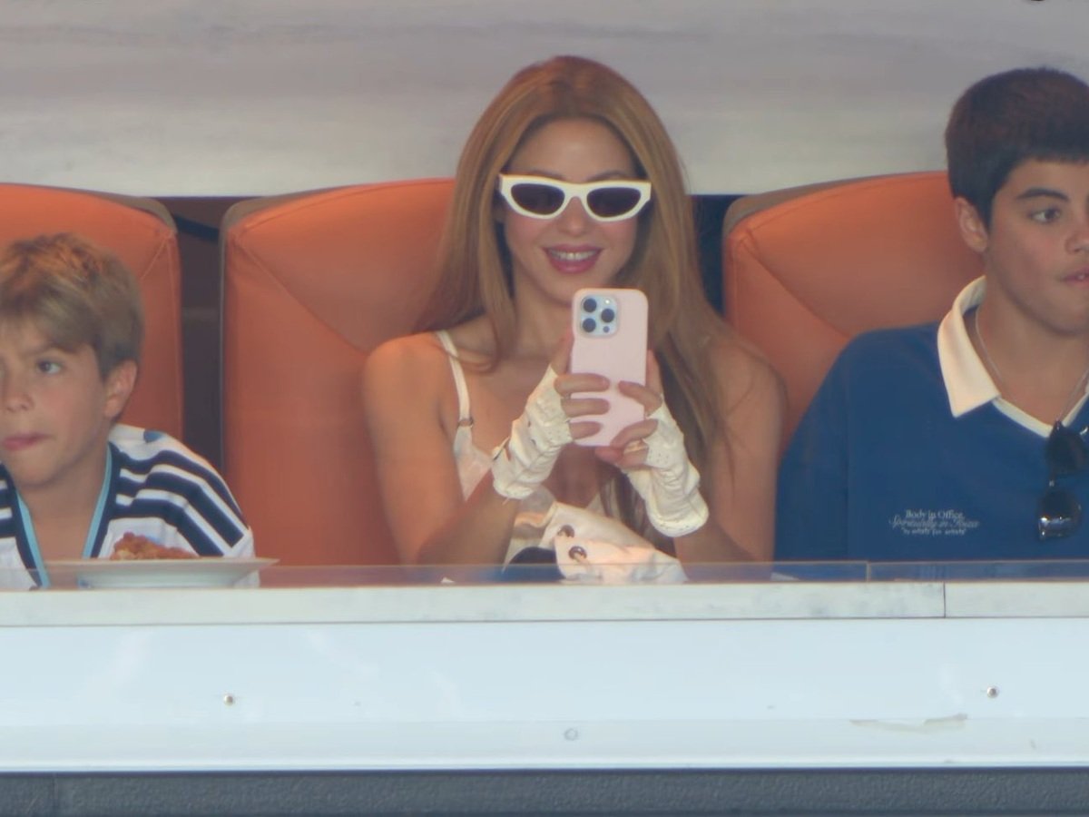 Shakira, la mayor fan de Messi, se hace presente a otro partido de Argentina Shakira, la mayor fan de Messi, se hace presente a otro partido de Argentina