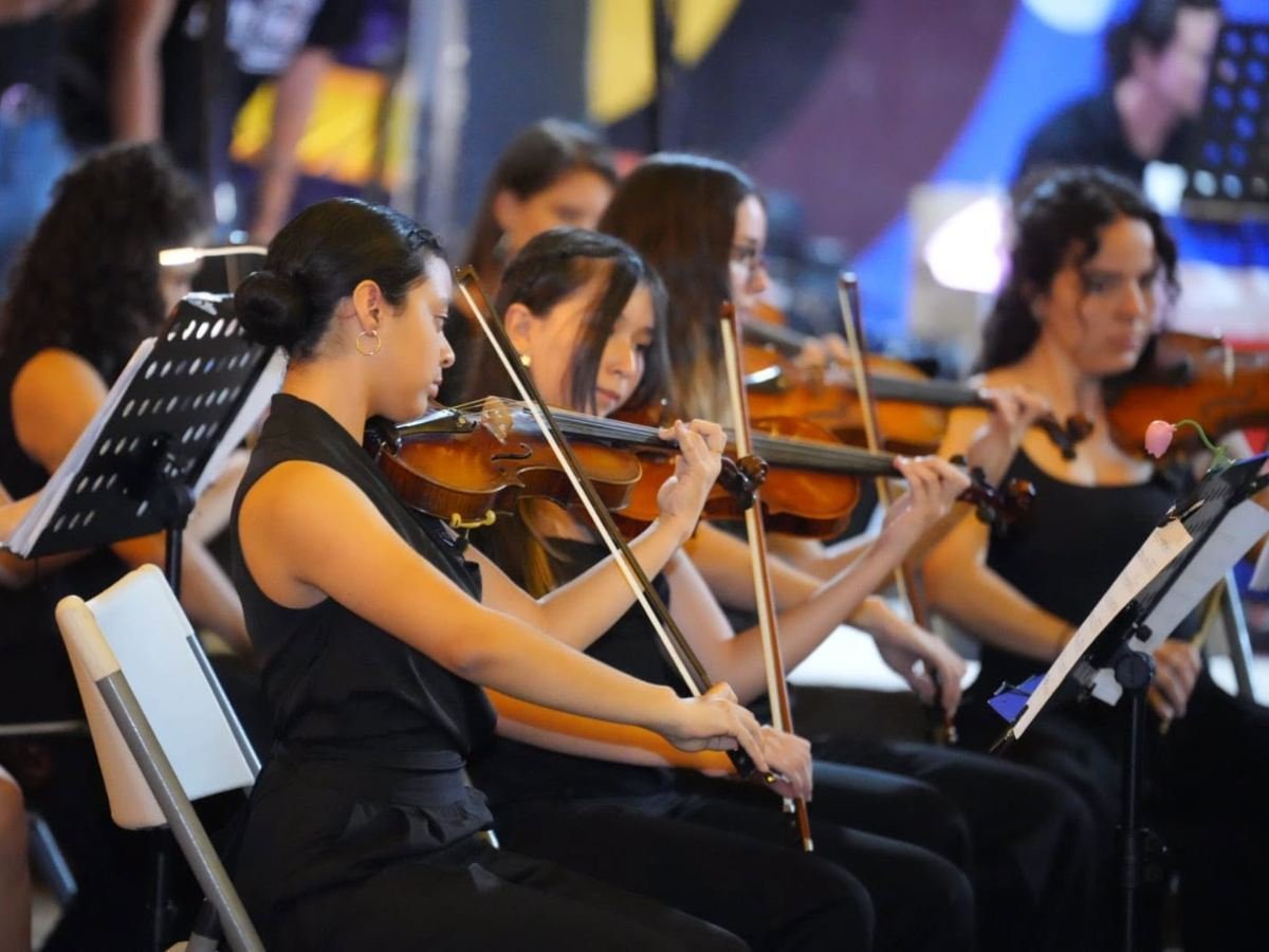 Sinfónica Morazán de Costa Rica llenó la Plaza de la Cultura en Santa Tecla Sinfónica Morazán de Costa Rica llenó la Plaza de la Cultura en Santa Tecla
