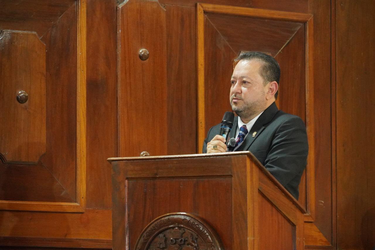 Juristas adversan criterio de la Usac para justificar a Mazariegos sin finiquito Juristas adversan criterio de la Usac para justificar a Mazariegos sin finiquito