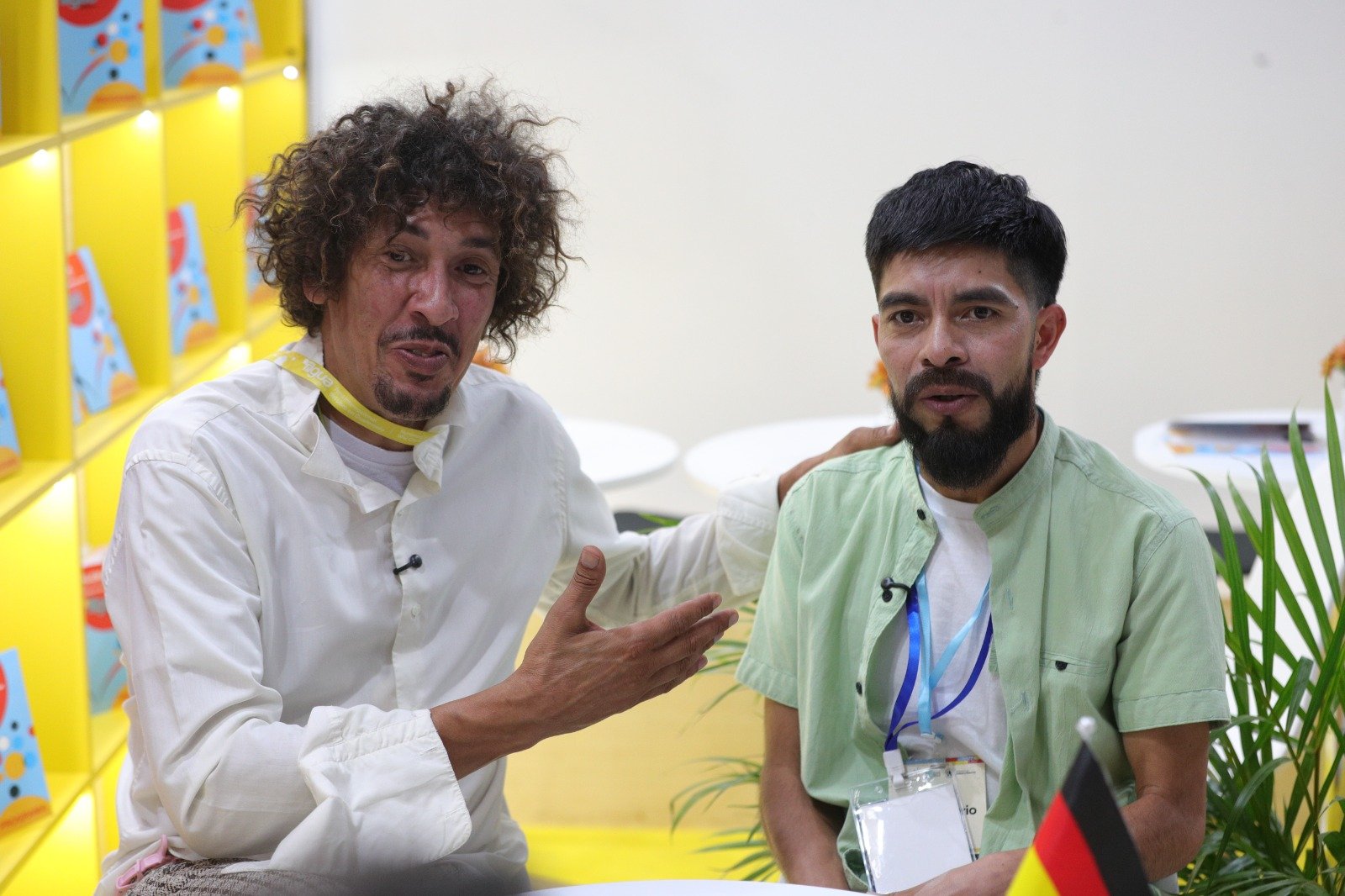 Filgua 2026: El intercambio cultural entre un barbero alemán y un barbero de Totonicapán que corta cabello y fomenta la lectura Filgua 2026: El intercambio cultural entre un barbero alemán y un barbero de Totonicapán que corta cabello y fomenta la lectura