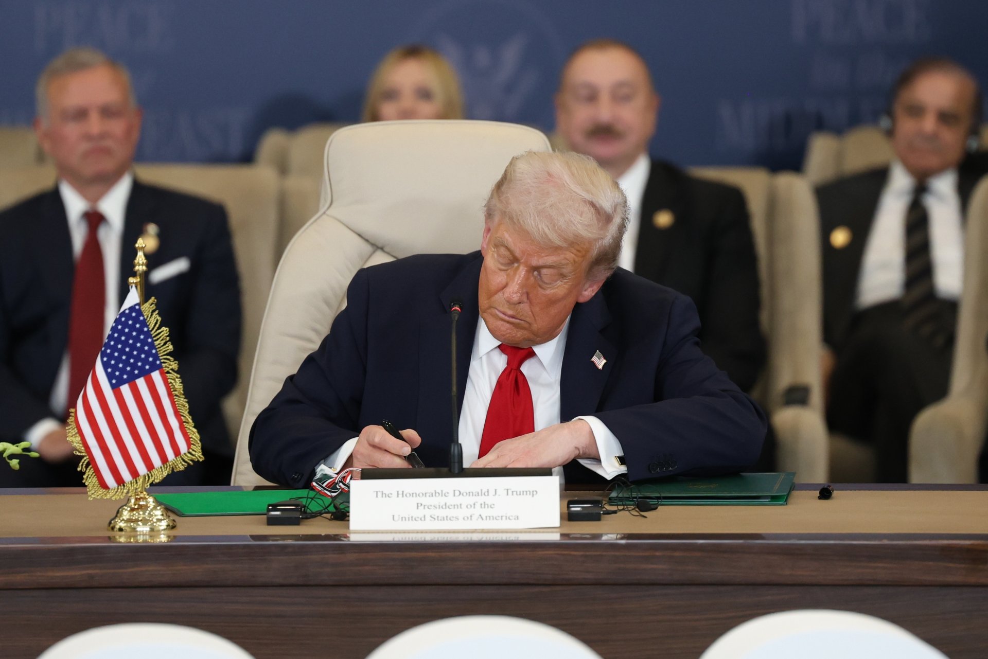 ¿Por qué la ley de vivienda entrará en vigor aunque Trump se niegue a firmarla? ¿Por qué la ley de vivienda entrará en vigor aunque Trump se niegue a firmarla?