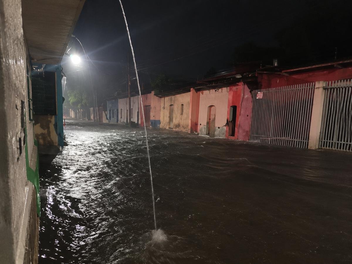 Lluvias en varios puntos del país; reportan inundaciones en San Salvador Lluvias en varios puntos del país; reportan inundaciones en San Salvador