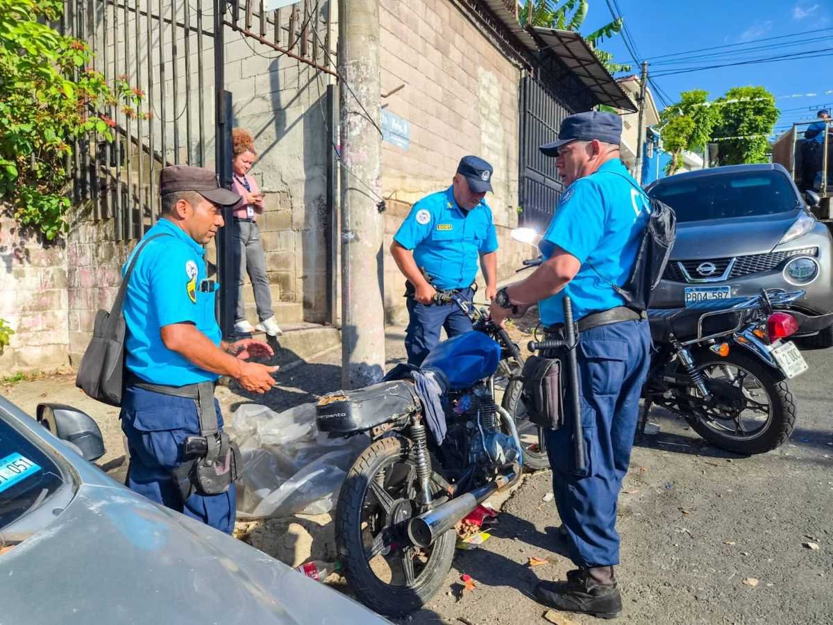 ¿Se puede apartar estacionamiento con una motocicleta? Esto hizo el CAM ¿Se puede apartar estacionamiento con una motocicleta? Esto hizo el CAM