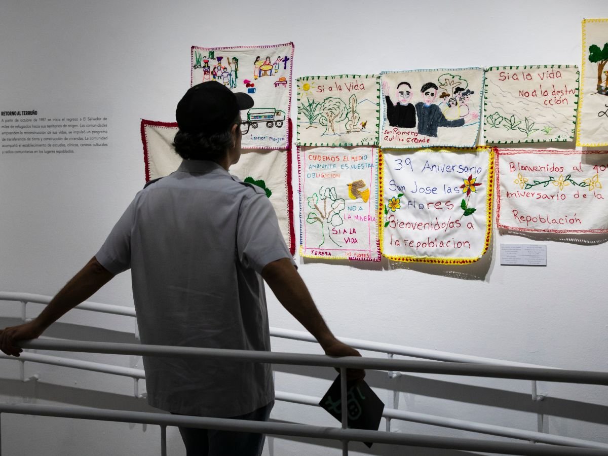 \"Cartografías de la memoria\", bordados sobre las vivencias de mujeres de Chalatenango durante la guerra civil \"Cartografías de la memoria\", bordados sobre las vivencias de mujeres de Chalatenango durante la guerra civil