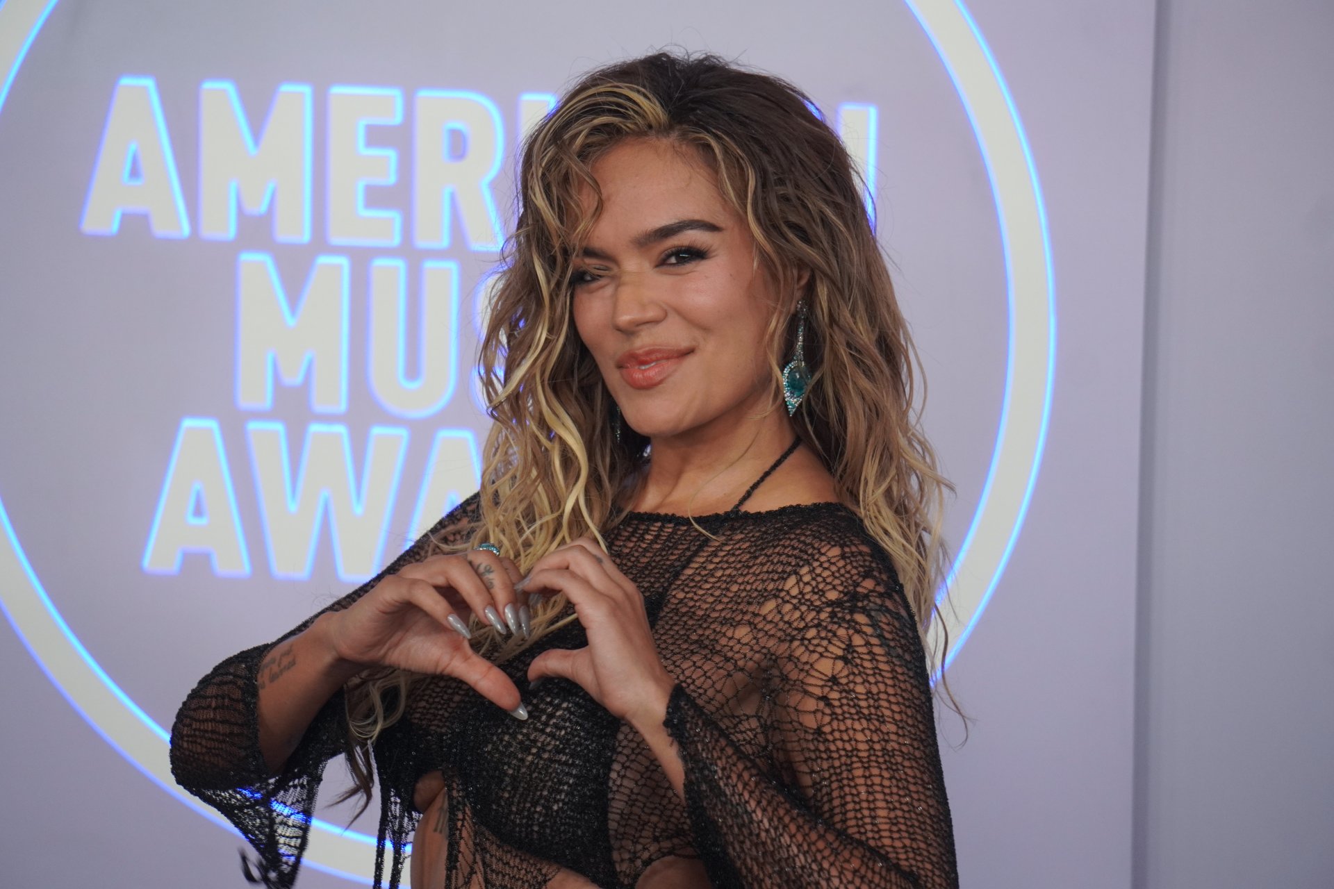 Karol G: canciones, colaboraciones y dolor en “No me arrepiento de sentir tanto”, su nuevo disco