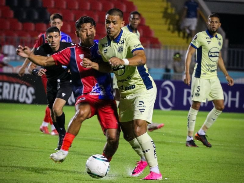 FAS vuelve a tropezar ante Honduras: una historia dura que Motagua alargó en Concacaf