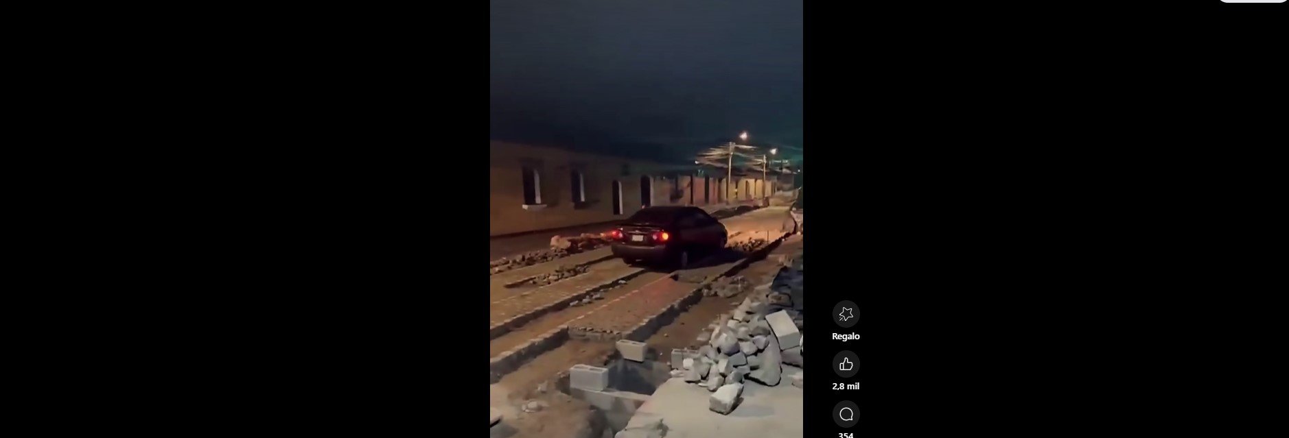Piloto se abre paso entre piedras y materiales e ingresa a zona en reparación de Antigua Guatemala