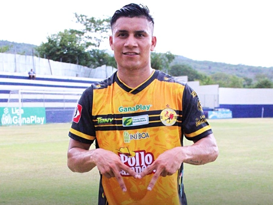 Carlos Bogotá marca a los treinta segundos y se acerca al top 10