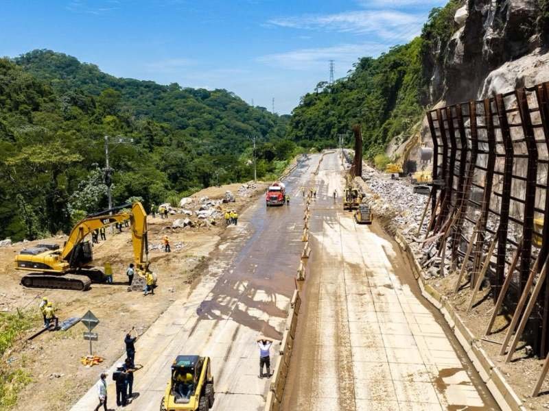 Paso habilitado en Los Chorros, tránsito reabre en ambos sentidos tras 12 horas de trabajos