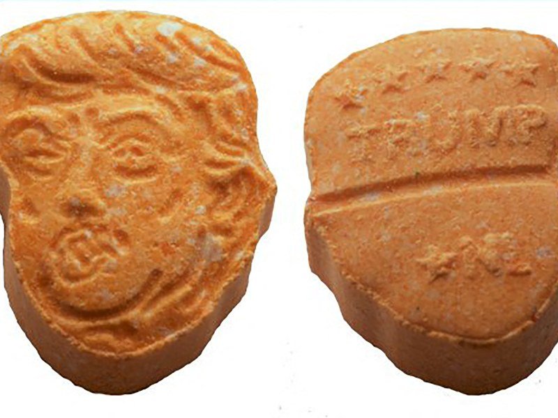 Emiten alerta roja por pastillas con forma de Trump potencialmente mortales