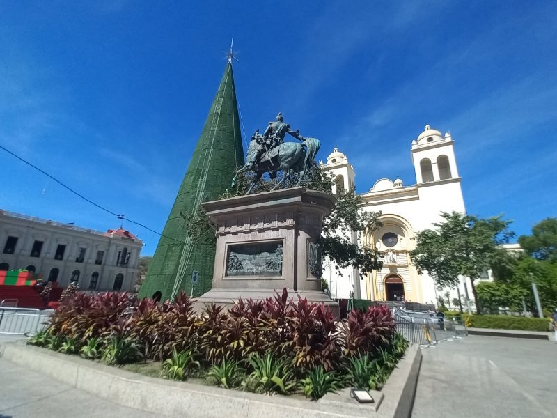 ¿Harás un evento en una plaza de San Salvador? Necesitás permiso