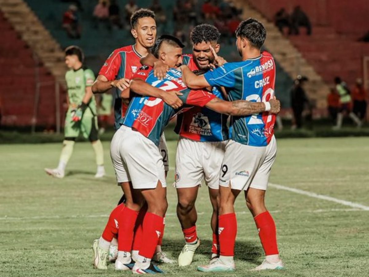 FAS golpea al final y el Fuerte sigue hundido sin encontrar salida