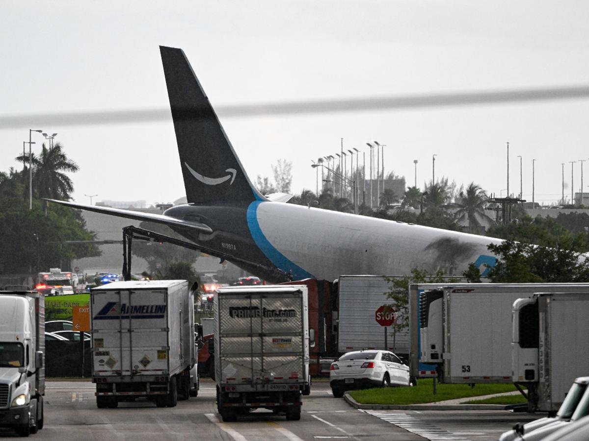 Avión se estrella en aeropuerto de Miami