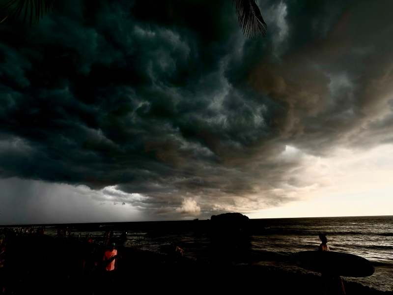 Lluvias, tormentas y posible granizo se esperan este lunes en El Salvador