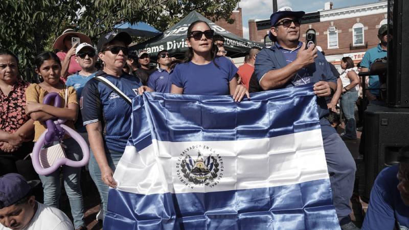 A dos días del plazo, TPS salvadoreño aporta $5,400 millones a Estados Unidos, ¿qué está en juego?