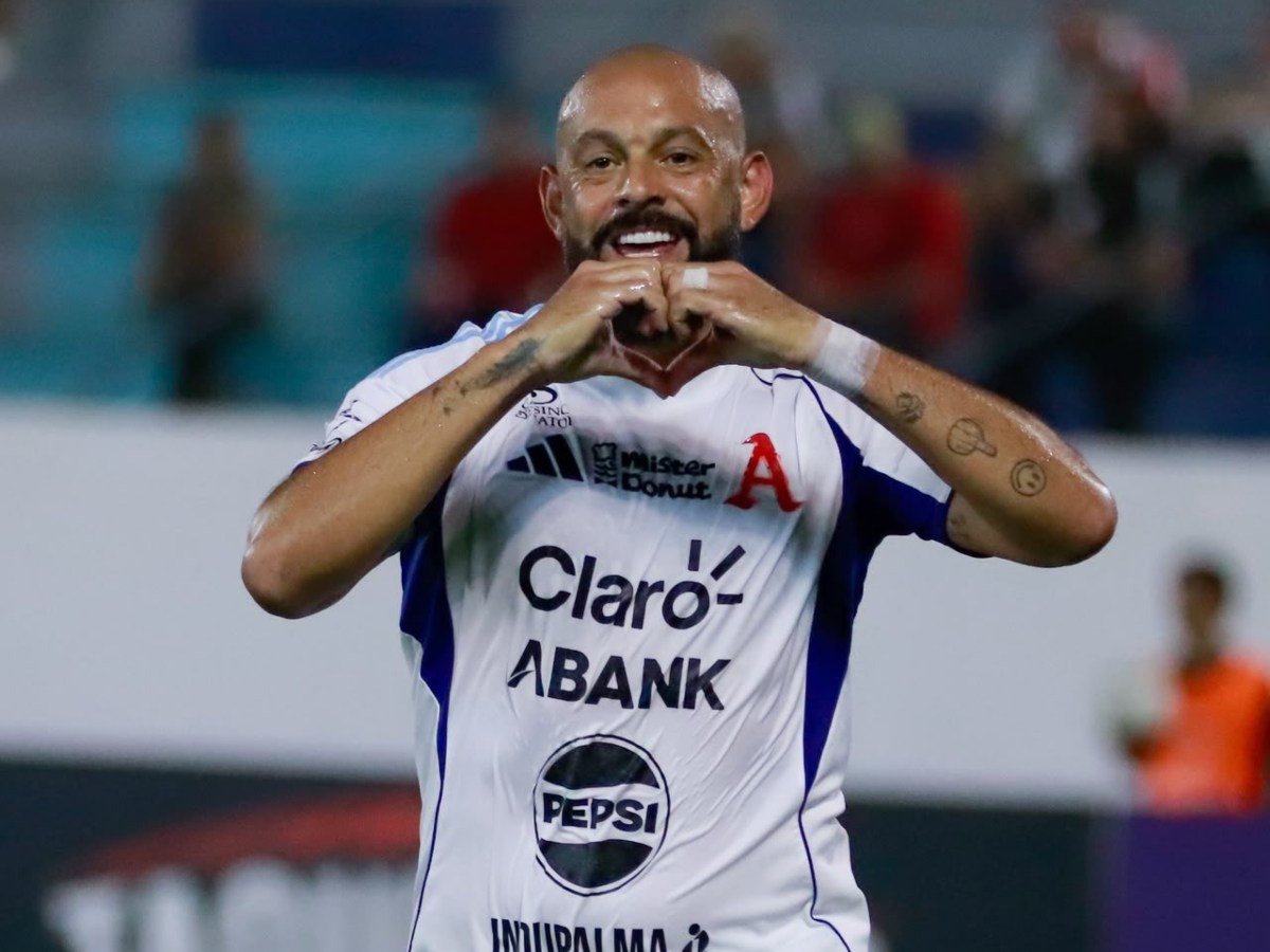 Fesfut impone fuerte sanción a Matías Mier tras polémica expulsión ante Águila