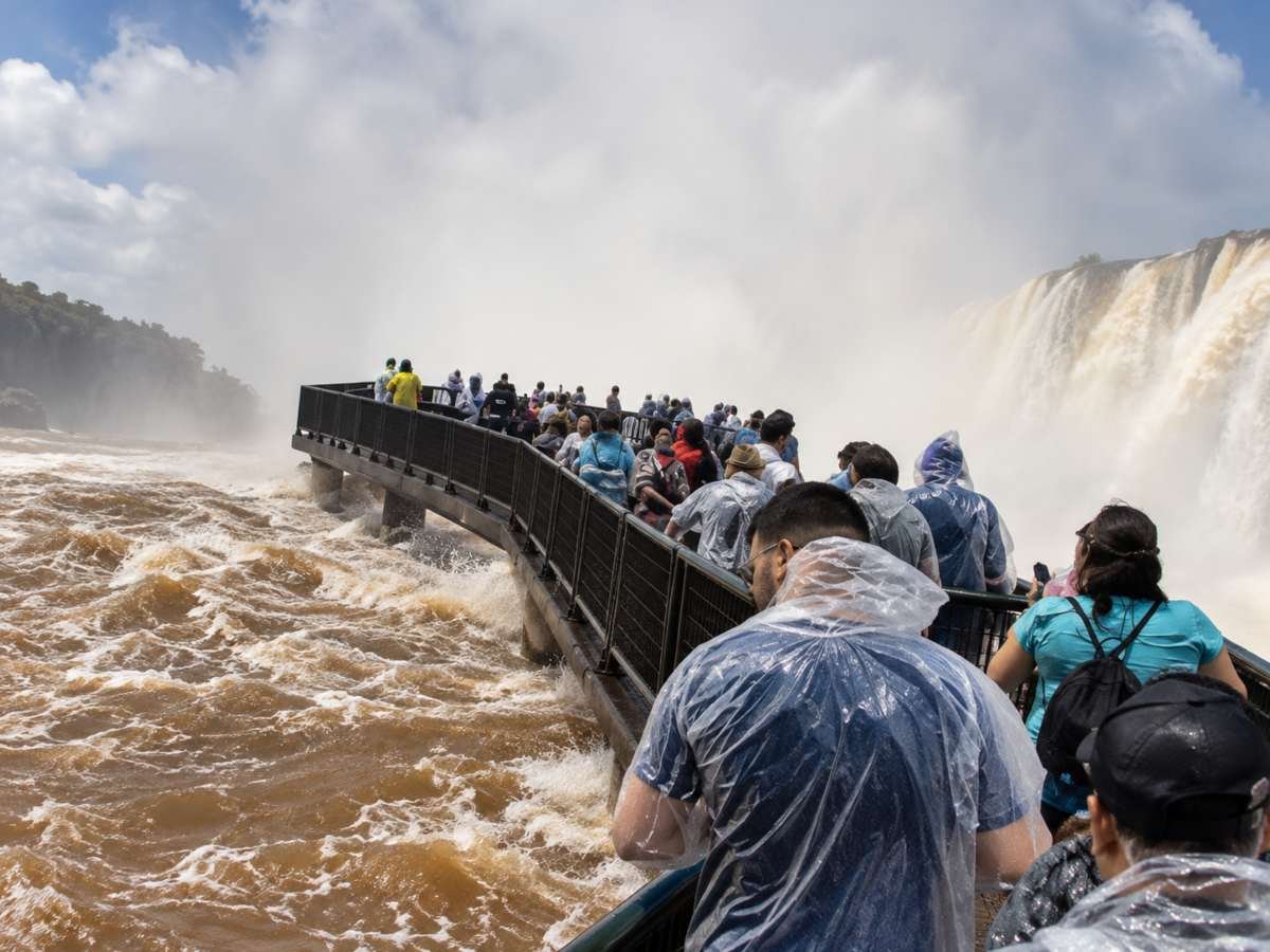 Cataratas del Iguazú en Sudamérica supera los 8 millones de litros por segundo tras fuertes lluvias