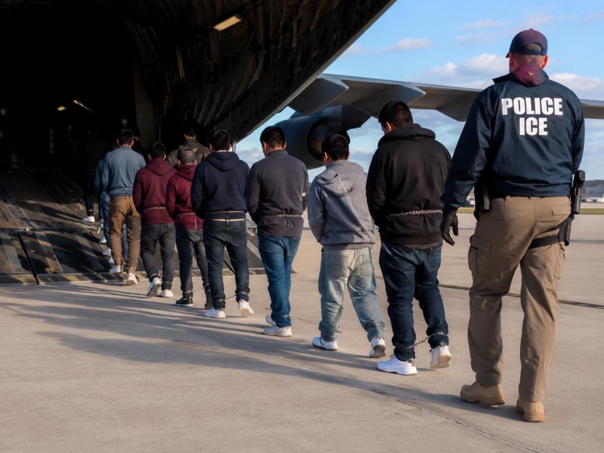 El Salvador acumula 116 vuelos con deportados desde Estados Unidos