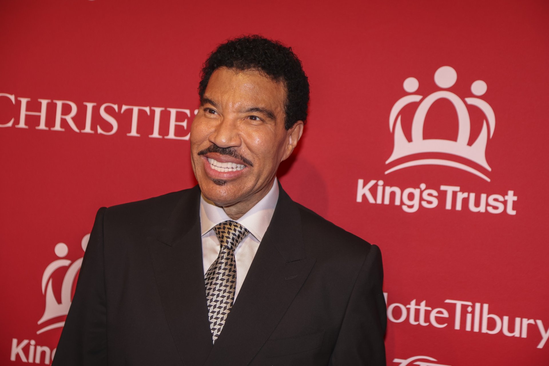 Lionel Richie es hospitalizado por problemas cardíacos y cancela tres conciertos: “Se tomará un tiempo de descanso”